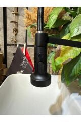 Siyah Mutfak Bataryası Endüstriyel Tasarım Evye Musluğu Modern Kare Gövde Spiralli Sistem