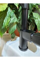 Siyah Mutfak Bataryası Endüstriyel Tasarım Evye Musluğu Modern Kare Gövde Spiralli Sistem