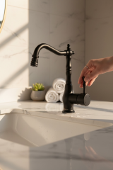 Siyah Lavabo Bataryası Retro Tasarım Oynar Başlıklı Yüksek Model Siyah Armatür