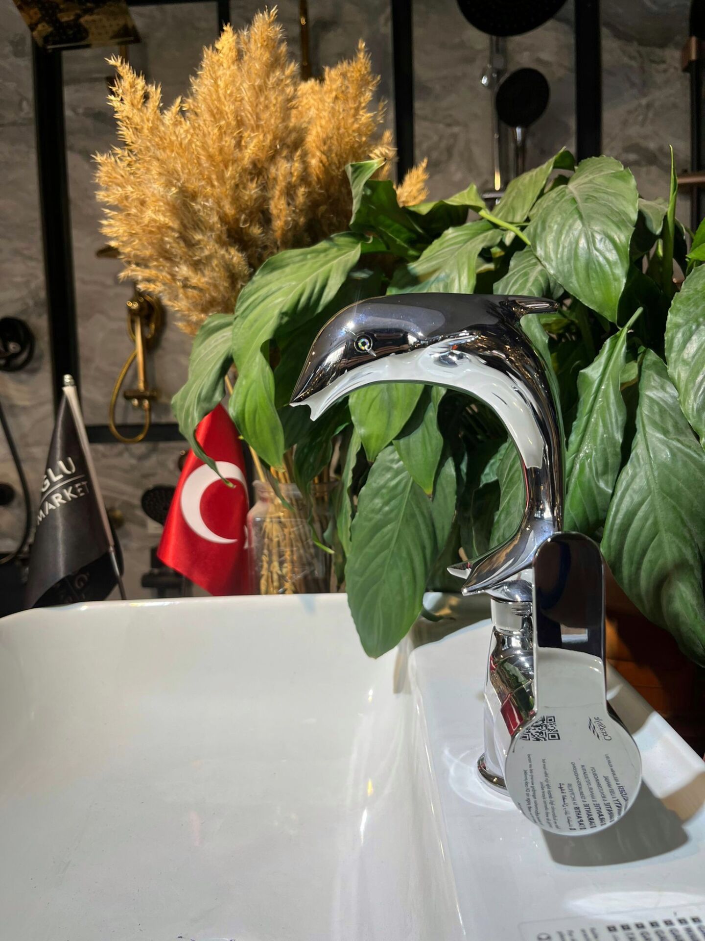 Lavabo Bataryası Yunus Balığı Tasarım Banyo Musluğu Özel Üretim Lavabo Musluk Gümüş Renk