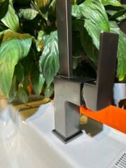 Antrasit Mutfak Bataryası Venom Antrasit Gri Kare Evye Armatür