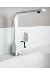 Beyaz Mutfak Bataryası Beyaz Evye Musluğu Kare Modern Tasarım Pirinç