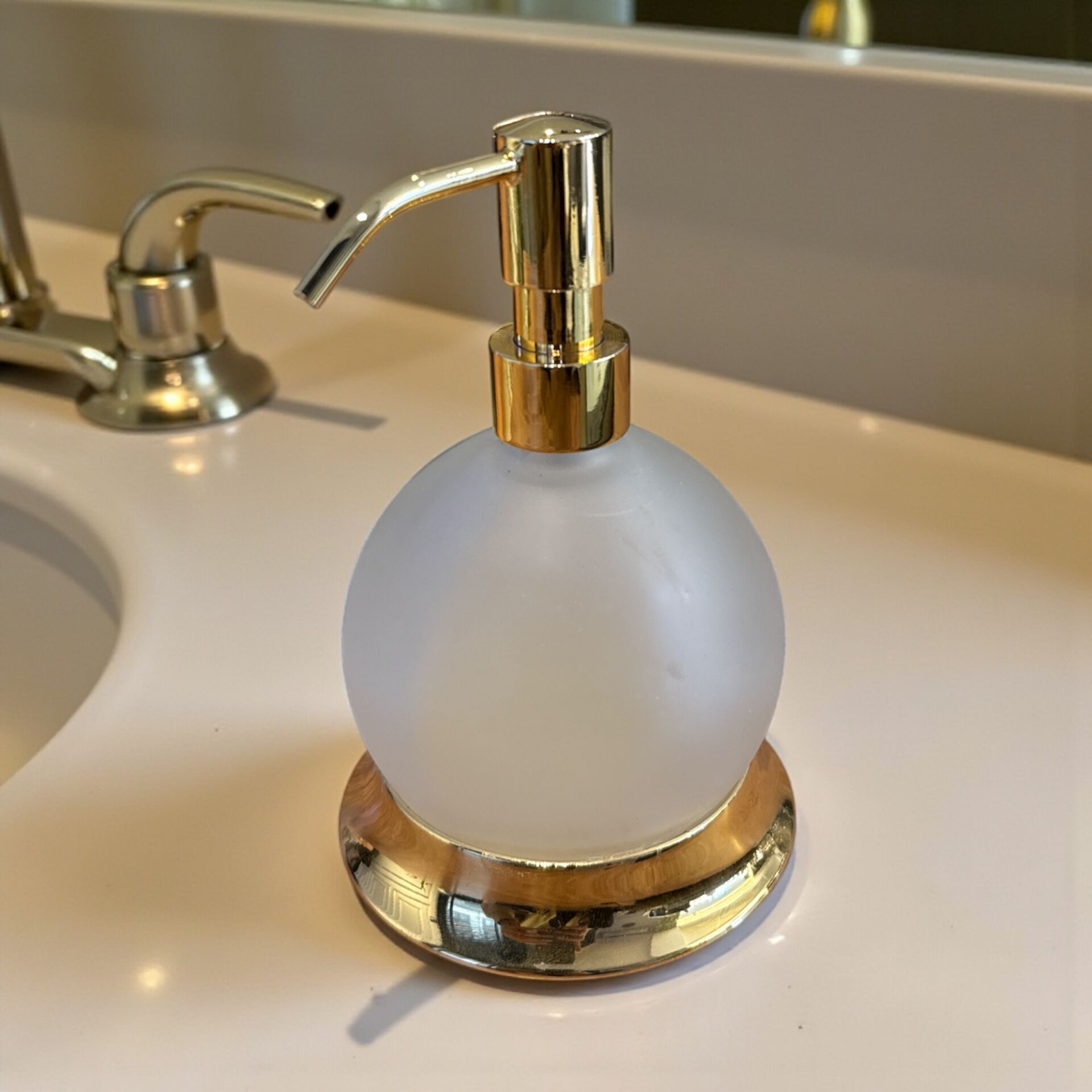 Gold Etejerli Sabunluk Banyo Sıvı Sabunluk Pirinç Materyal Gold Altın