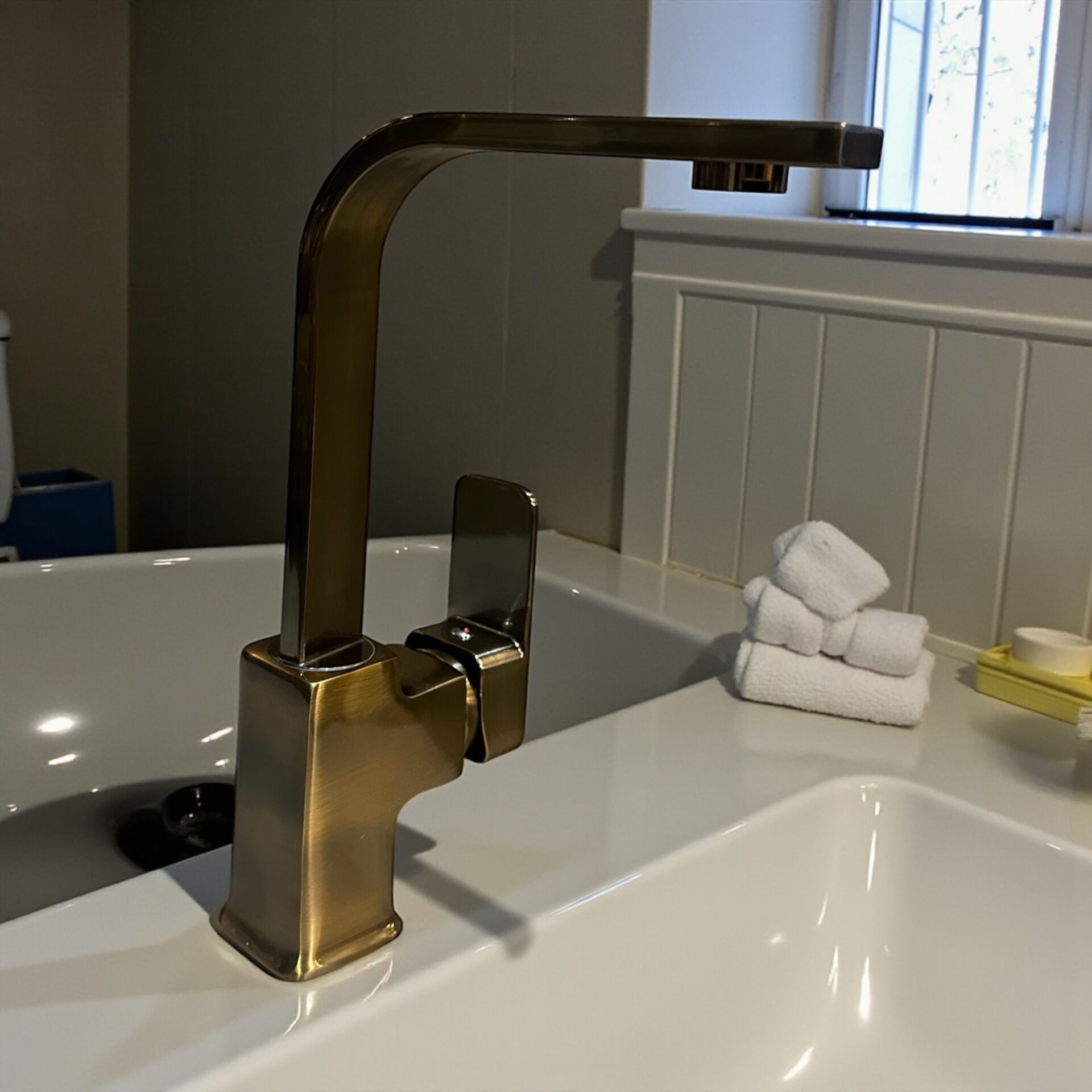 Antik Gold Kare Lavabo Armatür Pirinç Malzeme Eskitme Gold Renk