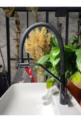 Siyah Arıtmalı Spiralli Batarya Uzayan Sistem Mutfak Musluğu Arıtıcılı Batarya Mat Siyah Renk