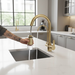 Spiralli Arıtmalı Mutfak Bataryası Mat Altın Fırçalanmış Tazzik Özellikli Arıtıcılı Uzayan Armatür