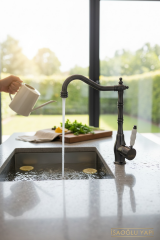 Antrasit Gri Retro Mutfak Bataryası Pirinç Malzeme Rustik Tasarım Antrasit Renk Evye Armatür