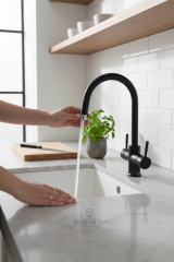 Siyah Arıtmalı Evye Bataryası Modern Tasarım Pirinç Malzeme Arıtıcılı Mutfak Armatürü