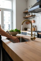 Mat Gold Evye Bataryası Fırçalanmış Altın Evye Armatür Pirinç Malzeme Modern Tasarım